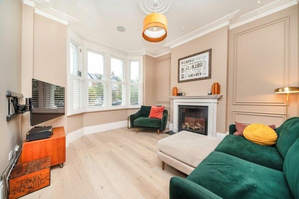 Bradley Gardens, West Ealing, W13 - Photo 1