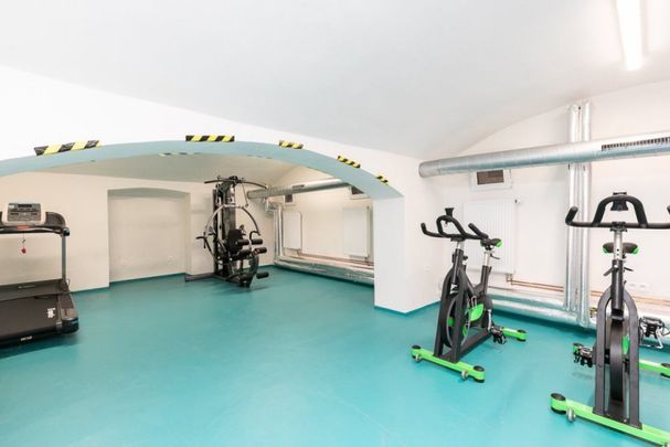 Pronájem moderního, zařízeného, velkého pokoje v residenci Praha 5 – Malá Strana v blízkosti metra Anděl - Photo 1