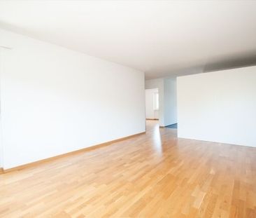 Central location near the Solothurn train station - Photo 3