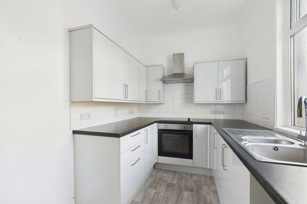 3 bedroom flat to rent - Photo 1
