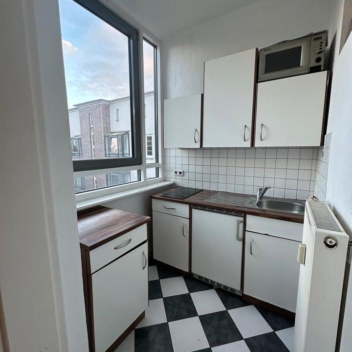 Helle-2-Zimmer-Wohnung mit Balkon mit EBK - Photo 1