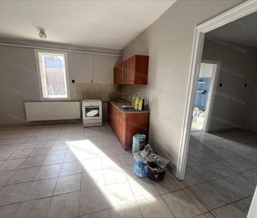 Kiadó jó állapotú lakás - Szolnok - Photo 6