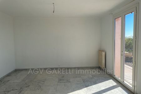 Location Maison 5 pièces 147m² PUGET VILLE 83390 - Photo 2