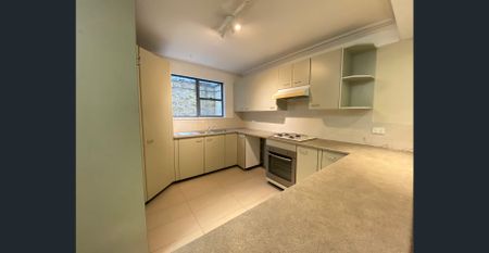 Well Maintained and spacious townhouse - Photo 4