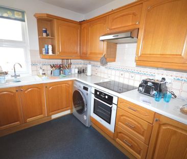 3 bedroom apartment to rent - Photo 6