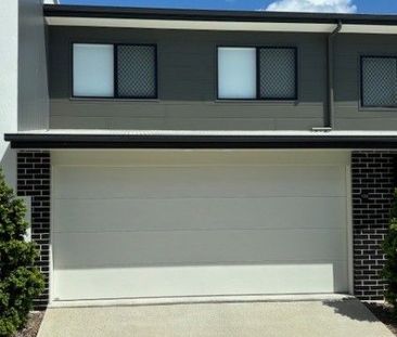 Near New Townhouse Double Garage. - Photo 2