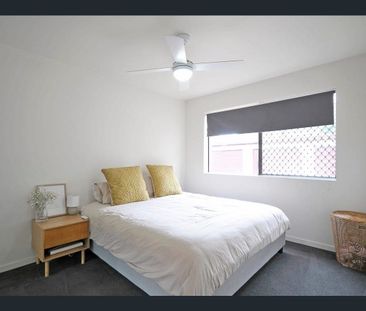 Location Living At It's Best - Partially Furnished or Unfurnished - Photo 3