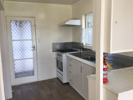Tidy unit in block of three - Photo 5