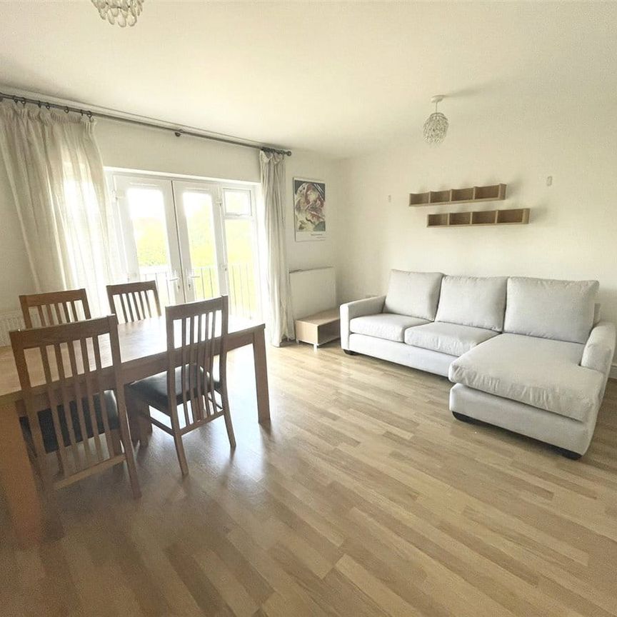 A two bedroom furnished apartment conveniently located on Sunderland Avenue. - Photo 1