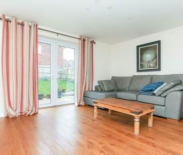 3 bedroom detached house to rent - Photo 2