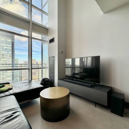 Toronto Furnished Loft Rental – 2 Bed, 2 Bath, City Views - Photo 1