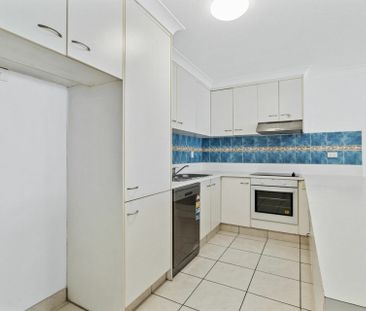 Beachfront Living in Surfers Paradise! - Photo 4