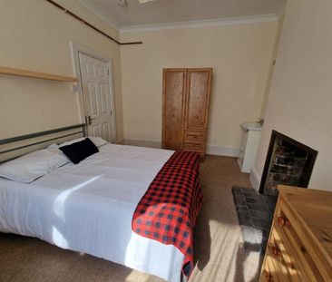 6 bedroom terraced house to rent - Photo 3