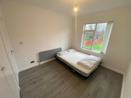 4 bedroom semi-detached bungalow to rent - Photo 4