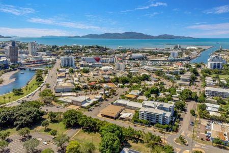 luxury Living in the Heart of Townsville - Photo 3