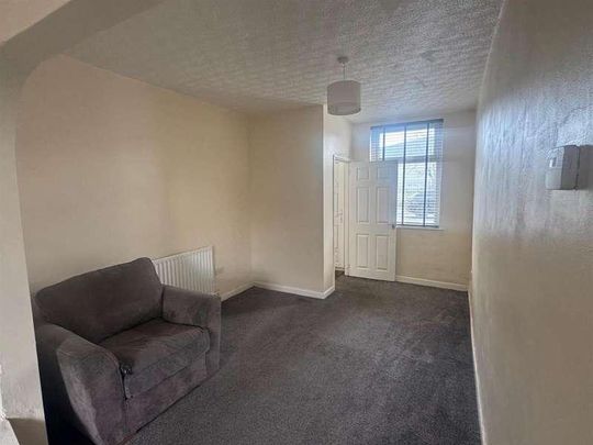 Higginshaw Lane, Royton, Oldham, OL2 - Photo 1