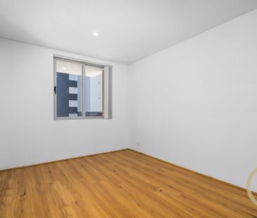 First Floor Apartment with A&sol;C Located in CBD - Photo 2