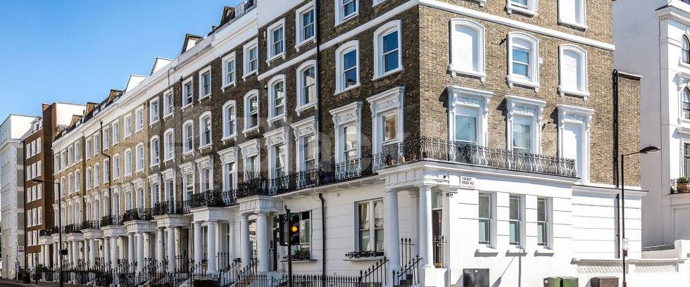Quirky two bed within a period house in Bayswater Notting Hill - Photo 1