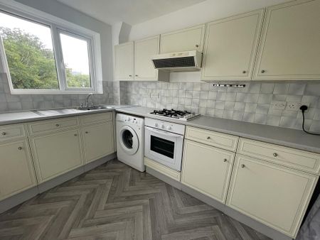 2 bedroom flat to rent - Photo 2