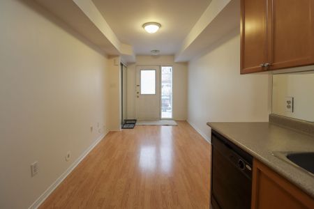 For Lease - 4975 Southampton Drive Unit# 195, Mississauga, Ontario - Photo 3