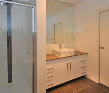 1/2H Gilmour Street, Coburg VIC 3058 - Photo 2