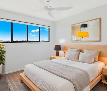 Contemporary Living with Space, Style & Comfort - Photo 4