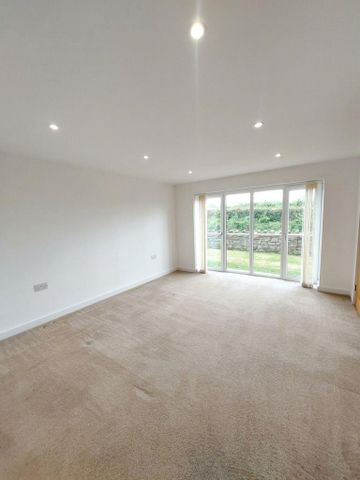4 bedroom semi-detached house to rent - Photo 2