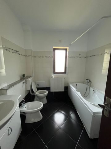 Vila cu 3 camere, decomandat, zona Bucium - Photo 4