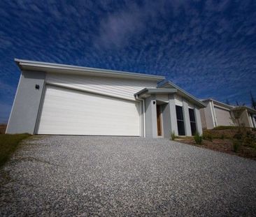 NEARLY BRAND NEW! SPACIOUS & MODERN house in Pimpama - Photo 5