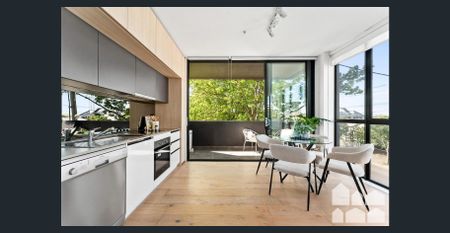 Stylish, Light-Filled Living in a Boutique Block - Photo 4