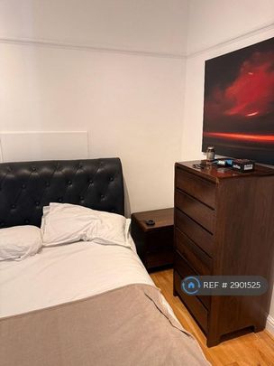 3 bedroom flat to rent - Photo 1