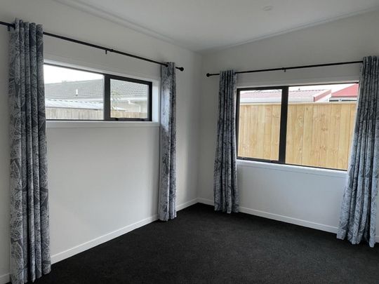 WOW on Worcestor! - Photo 1