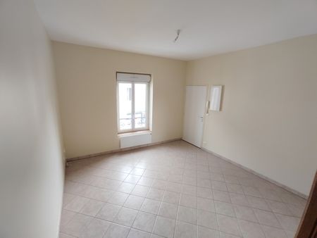 Location Appartement 4 pièces 79m² FLEURY LES AUBRAIS 45400 - Photo 2