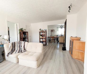 Immeuble - 5891-5901 Boulevard Bourque Grand 6 1/2 Sur Deux étages ... - Photo 2