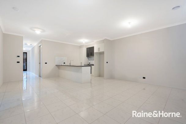 Brand new Family Home in Cranbourne East - $600/week - Photo 1
