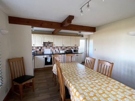 4 bedroom detached house to rent - Photo 3