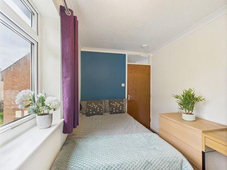 1 bedroom in a house share to rent - Photo 5