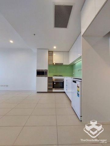 1B 1B 1C Comfy Apartment in the South Brisbane! - Photo 3