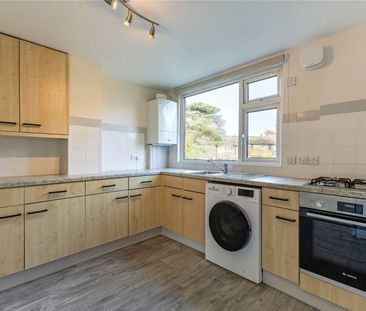 Chesterfield Court, Cranes Park, Surbiton, Surrey, KT5 flat to rent - Photo 6