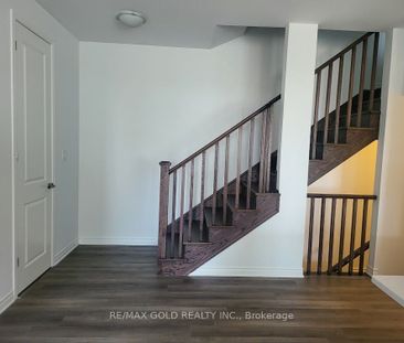 Townhouse For Lease | W8116784 - Photo 2