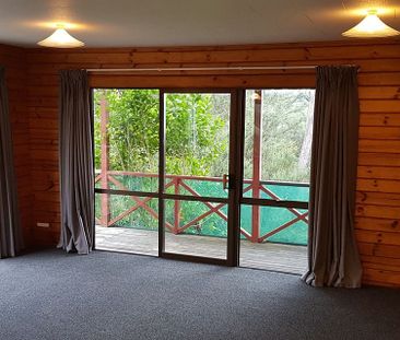 Charming 3BR Home in Serene Paremoremo - Photo 3