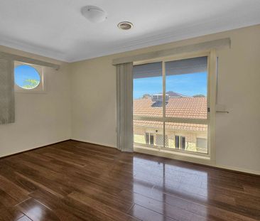 Spacious 5 Bedroom Family Home in Roxburgh Park - Photo 5
