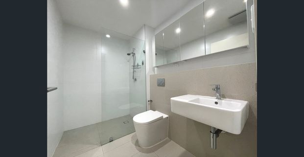 2 Bedroom Apartment!!! Luxury Living!!! - Photo 1