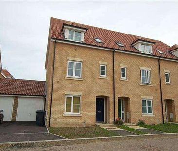 Fir Tree Court, Mildenhall, Bury St. Edmunds, Suffolk, IP28 - Photo 6