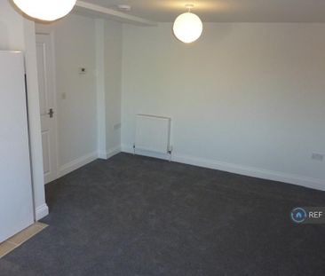 2 bedroom maisonette to rent - Photo 1