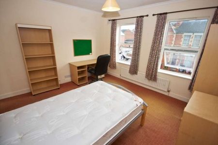 6 Bed - Grange Avenue, Reading - Photo 3