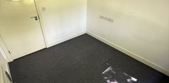 Bedsit, Alexandra House, SO14 - Photo 2