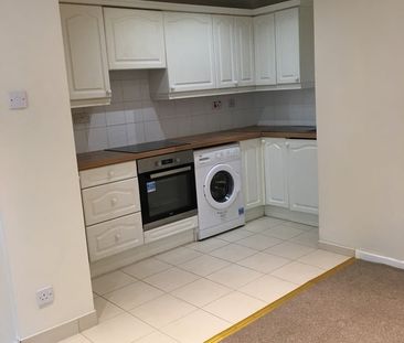 2 Bed Flat, Low Lane, LS18 - Photo 3