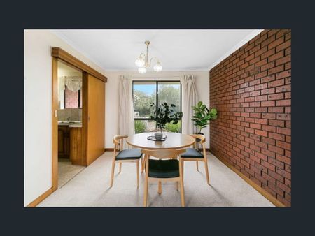 Spacious Family Home in Prime Manningham Location - Photo 5