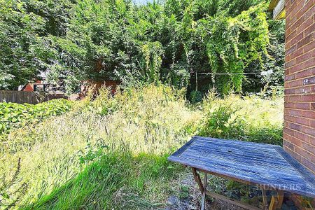 4 bedroom semi-detached house to rent - Photo 3